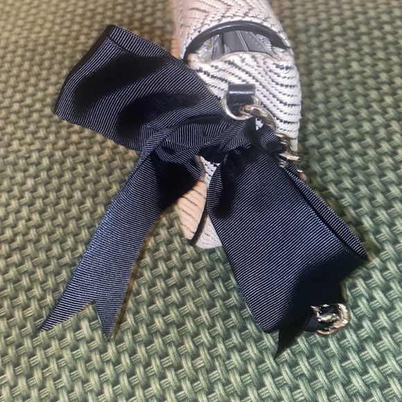 My Flat in London Shoulder Bag In Black and White with Bow - Picture 5 of 9